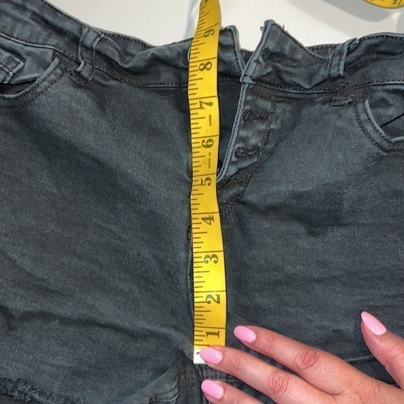 Hippie Laundry Mid Rise Midi Black Distressed Jean Shorts, Size 30 - Picture 8 of 8